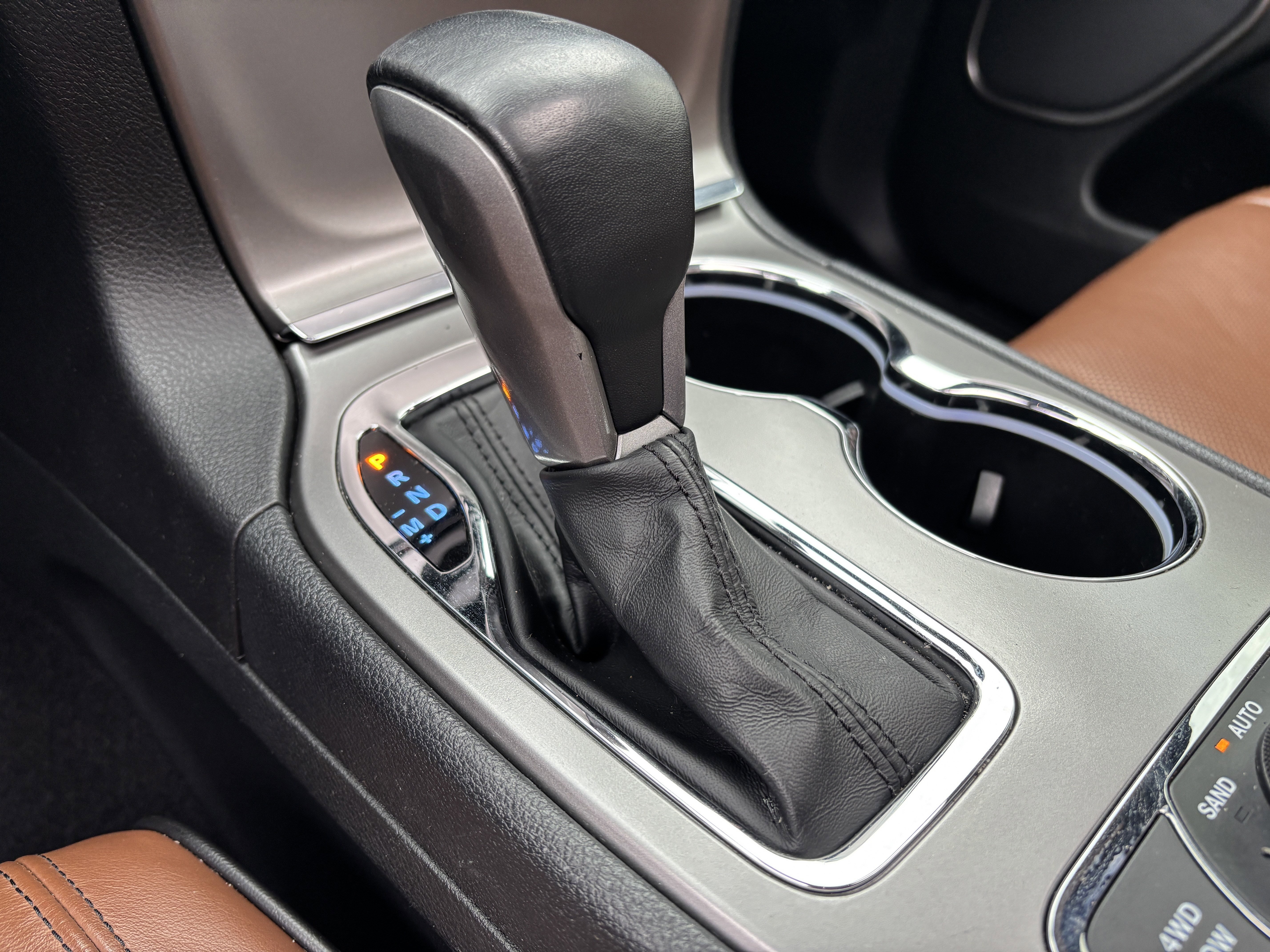 Used 2020 Jeep Grand Cherokee Overland image 32