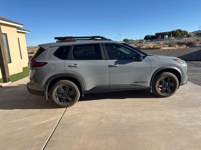 Used 2025 Nissan Rogue SV AWD/4WD image 9