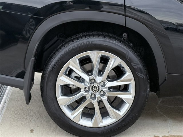 Certified 2025 Toyota Highlander Limited image 6