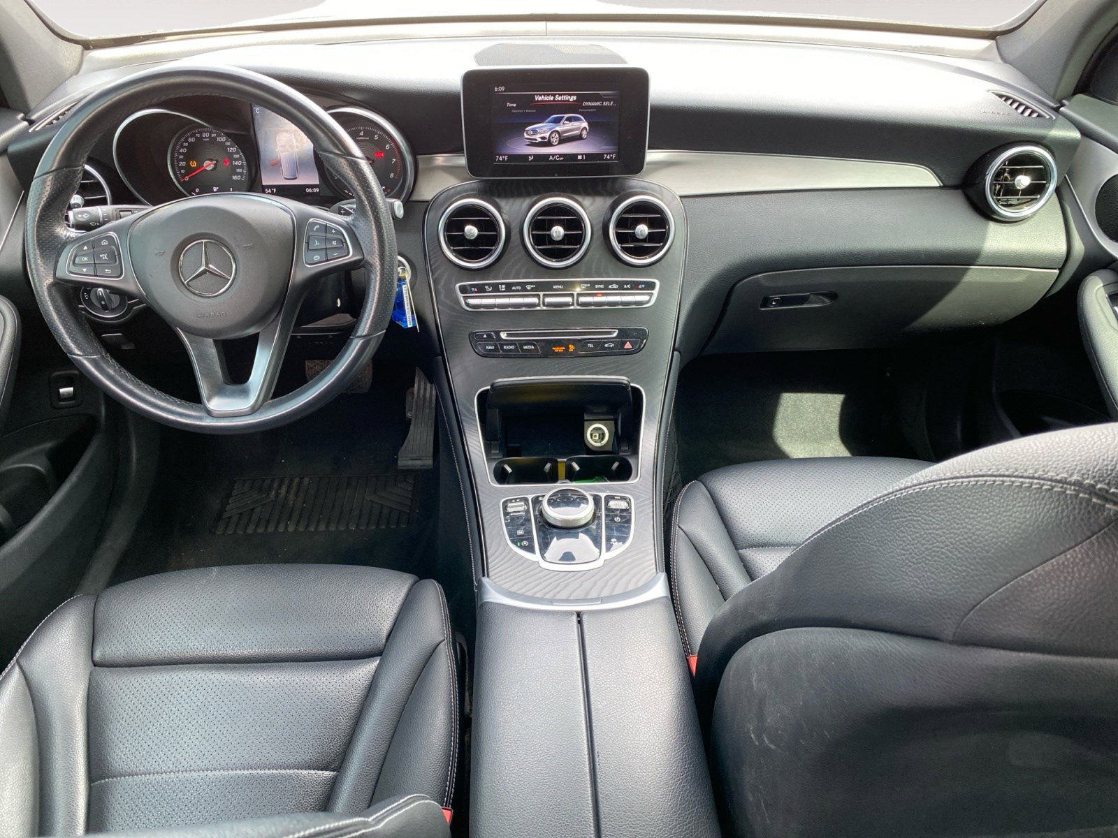 Used 2019 Mercedes-Benz GLC 300 4MATIC w/ Premium Package image 10