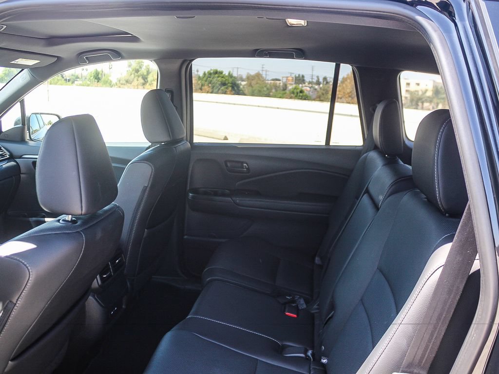 Certified 2025 Honda Passport EX-L image 19