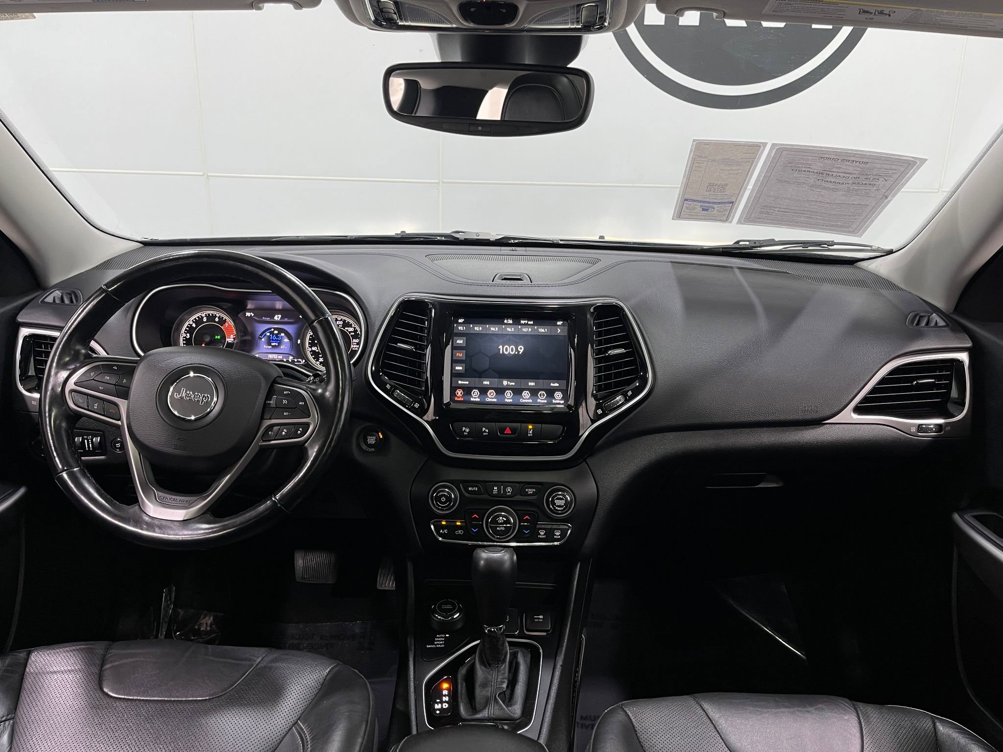 Used 2021 Jeep Cherokee Limited image 19