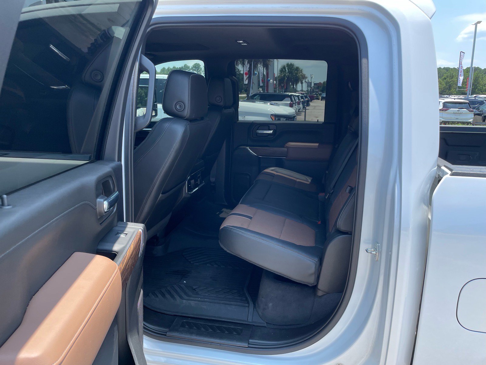 Used 2023 Chevrolet Silverado 2500 High Country w/ Z71 Off-Road Package AWD/4WD image 5