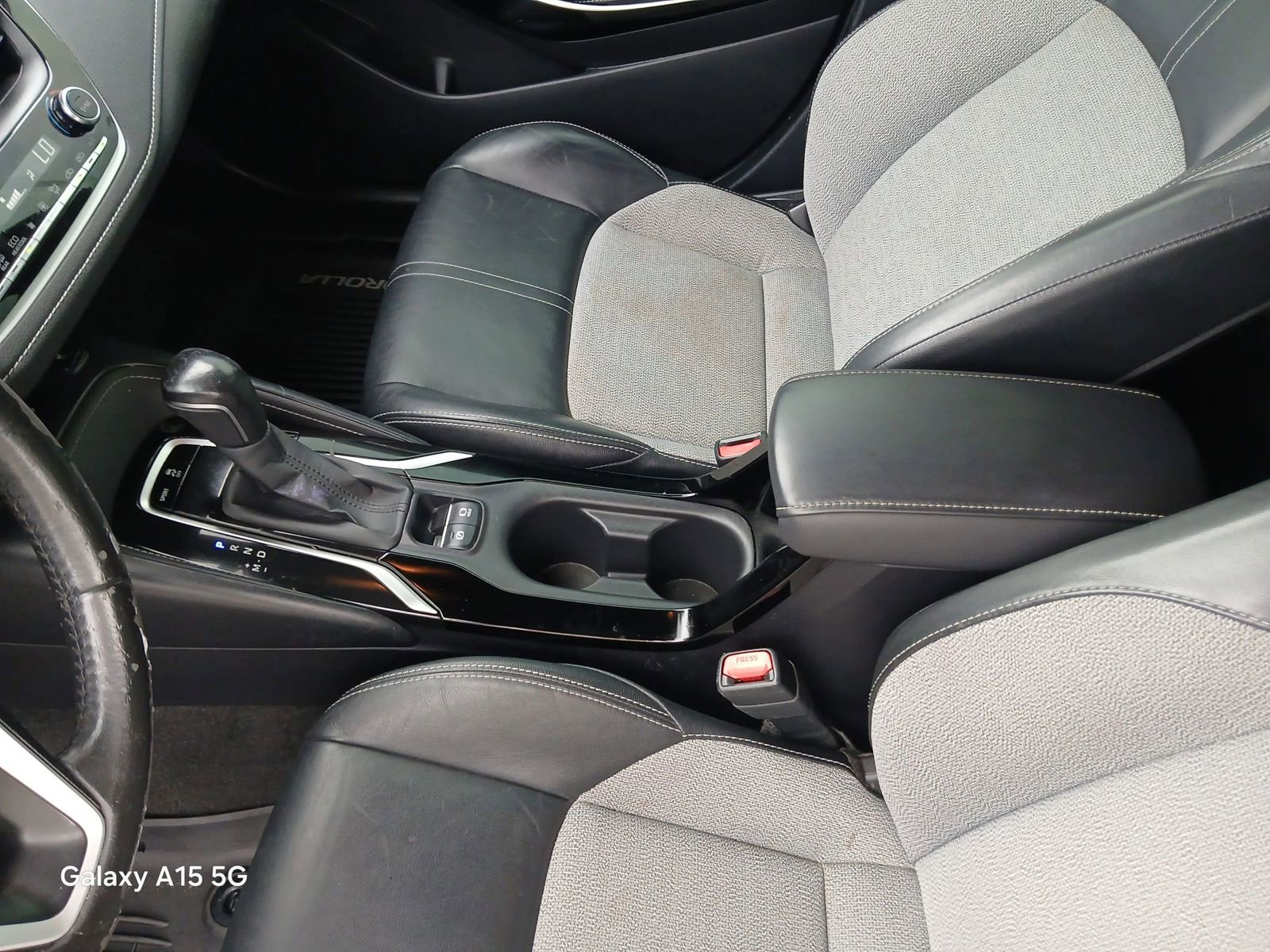 Used 2020 Toyota Corolla XSE image 40