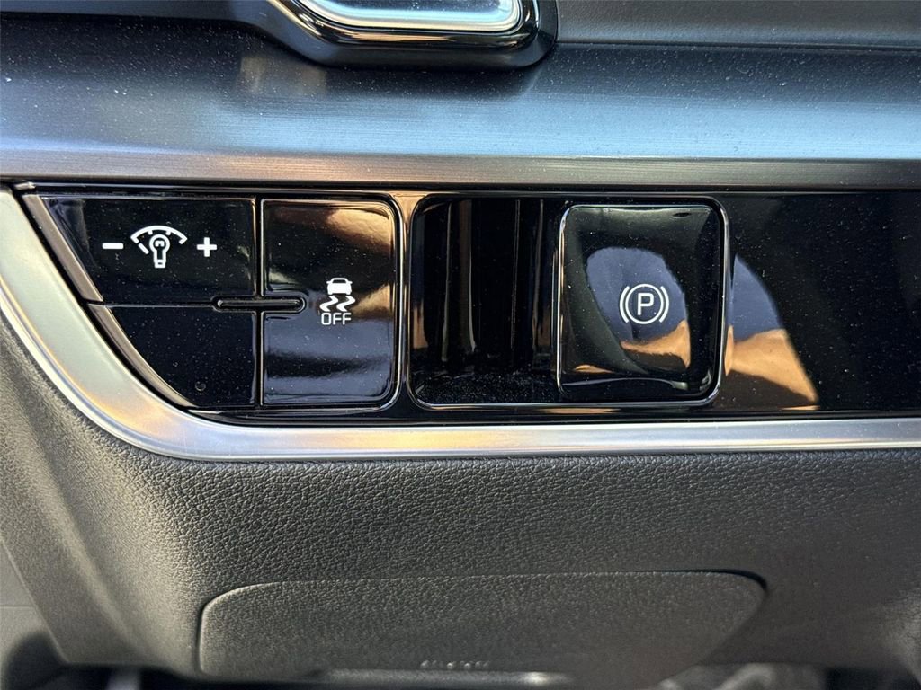 Used 2025 Kia Sportage EX image 16