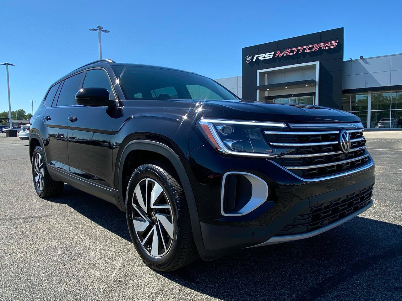 Used 2026 Volkswagen Atlas SE AWD/4WD image 2