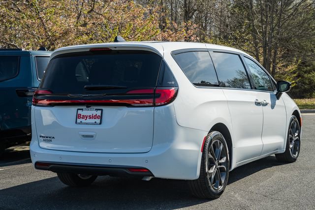 New 2026 Chrysler Pacifica Select image 6