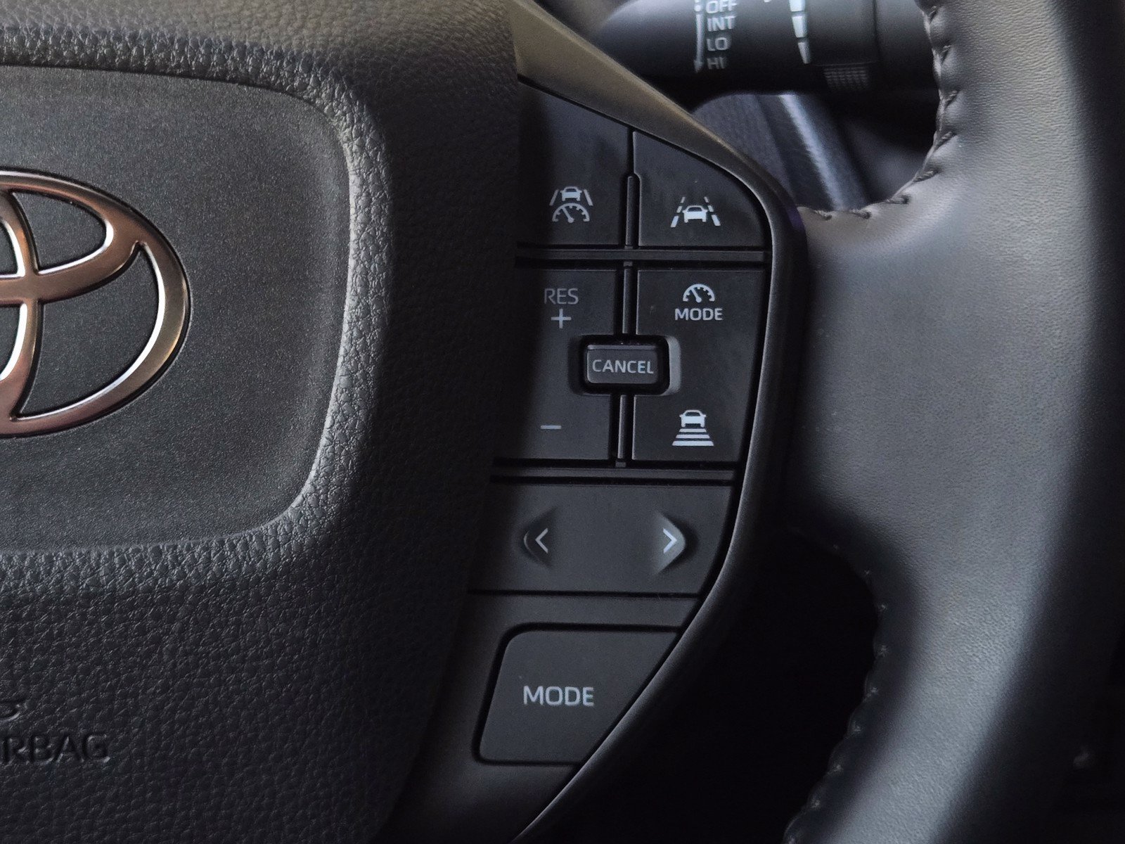 Certified 2025 Toyota Prius LE FWD image 19