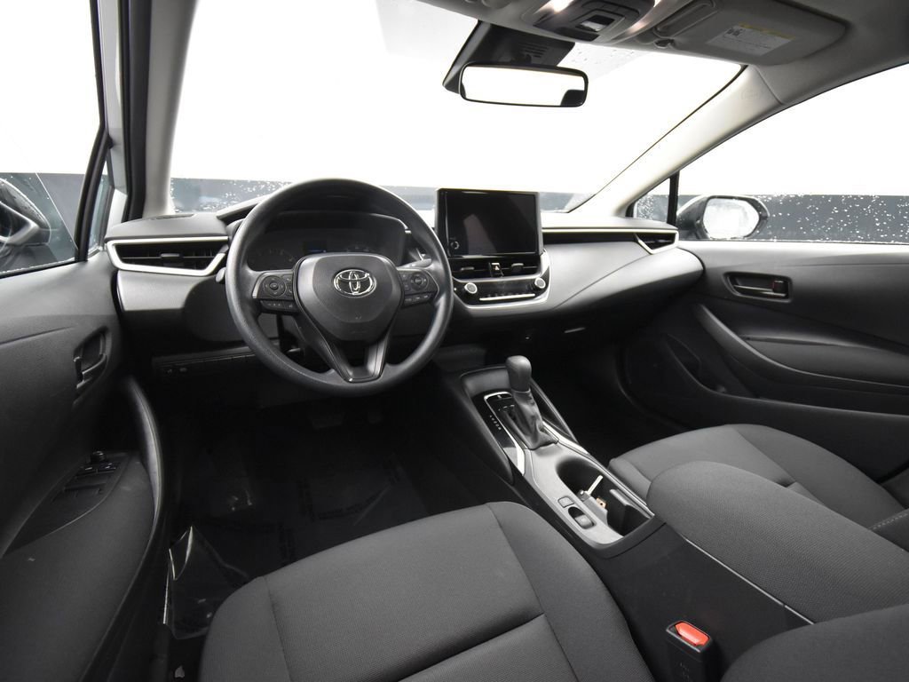 Used 2025 Toyota Corolla LE image 11
