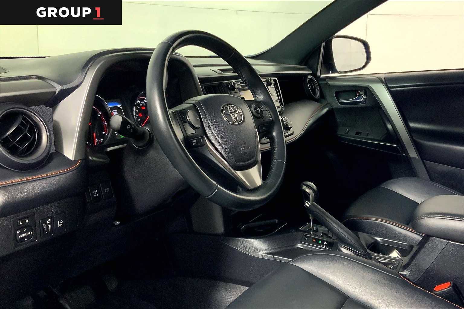 Used 2017 Toyota RAV4 SE image 17