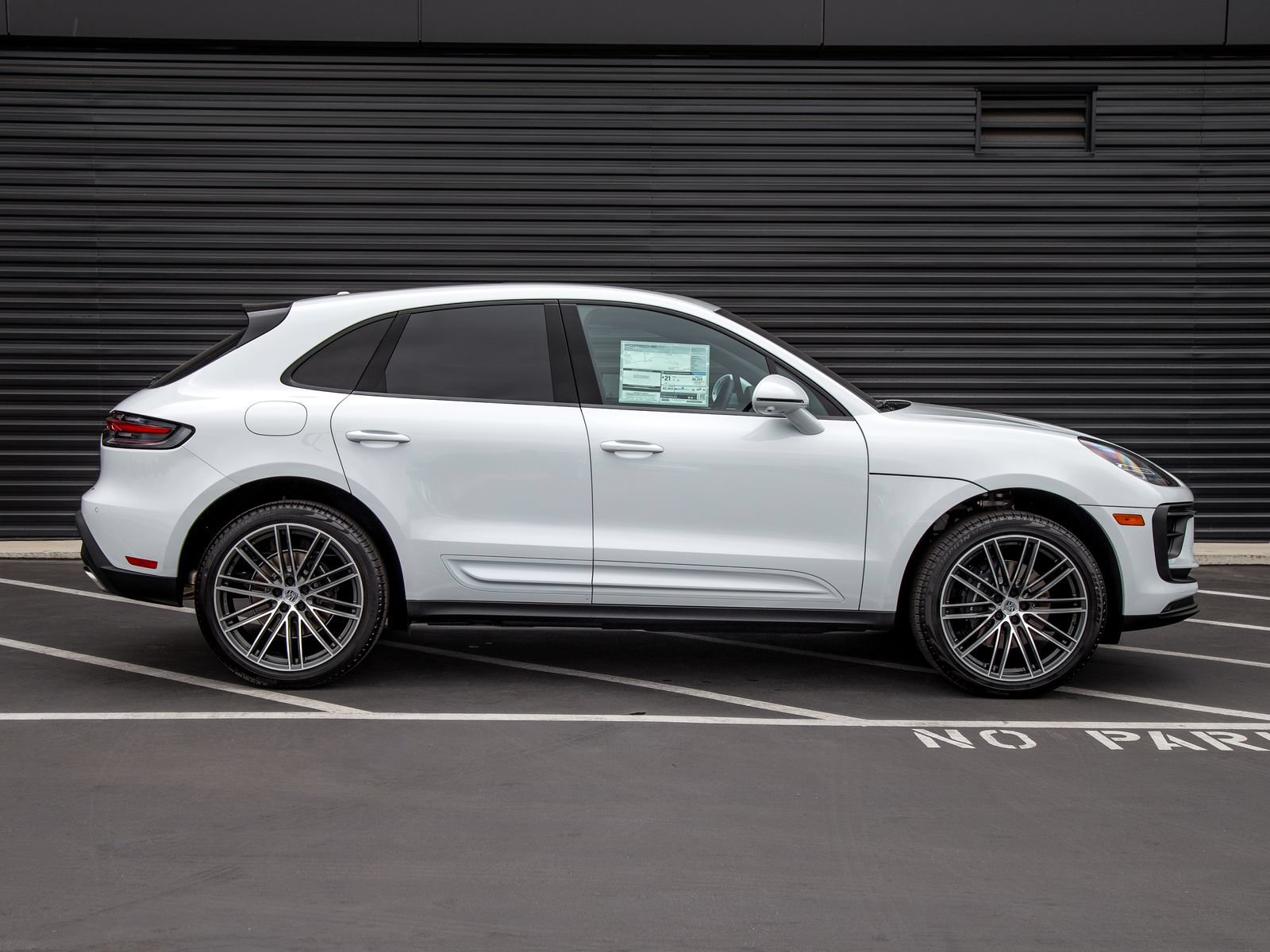 New 2026 Porsche Macan AWD/4WD image 8