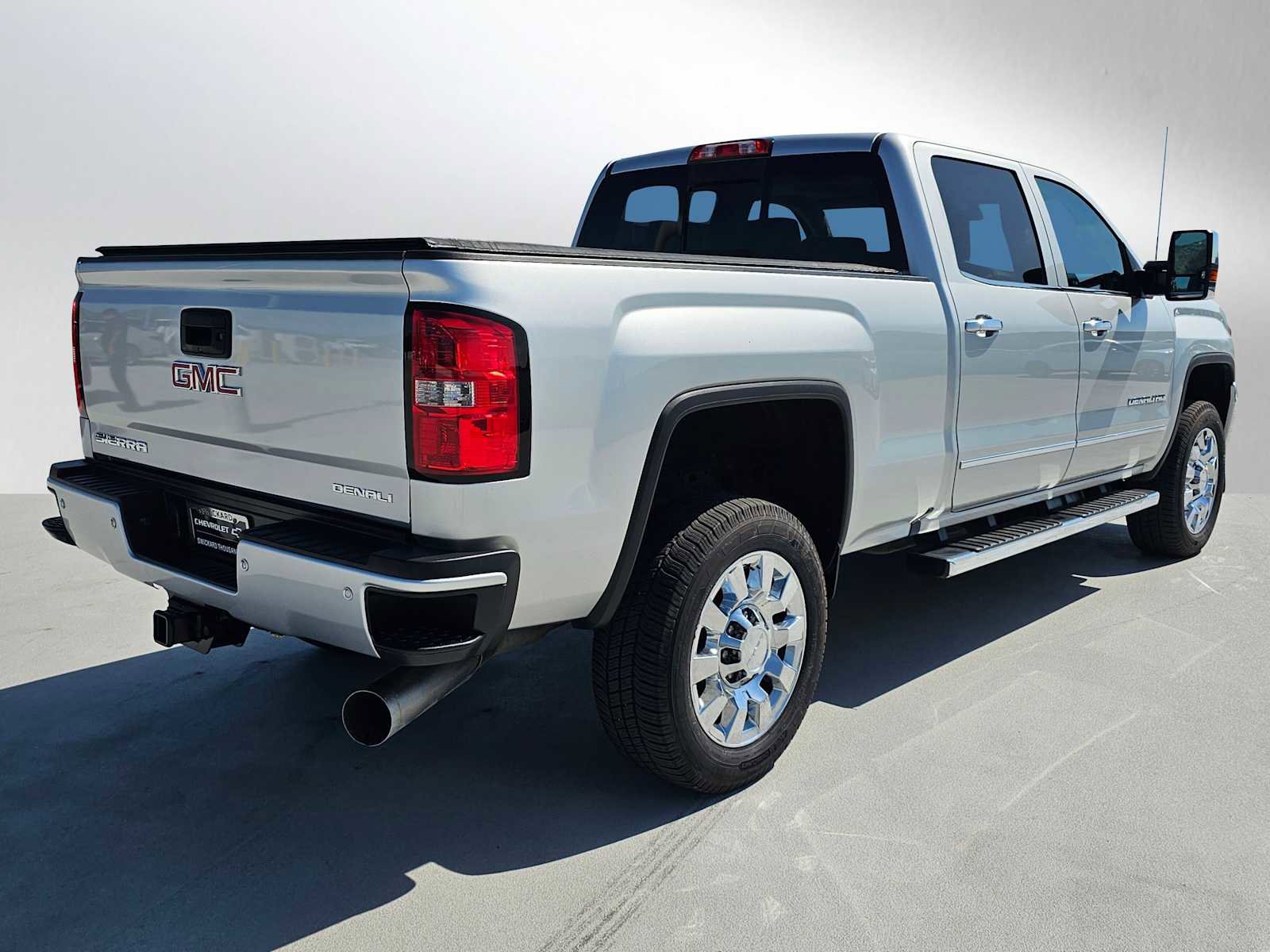 Used 2017 GMC Sierra 2500 Denali w/ Duramax Plus Package AWD/4WD image 3