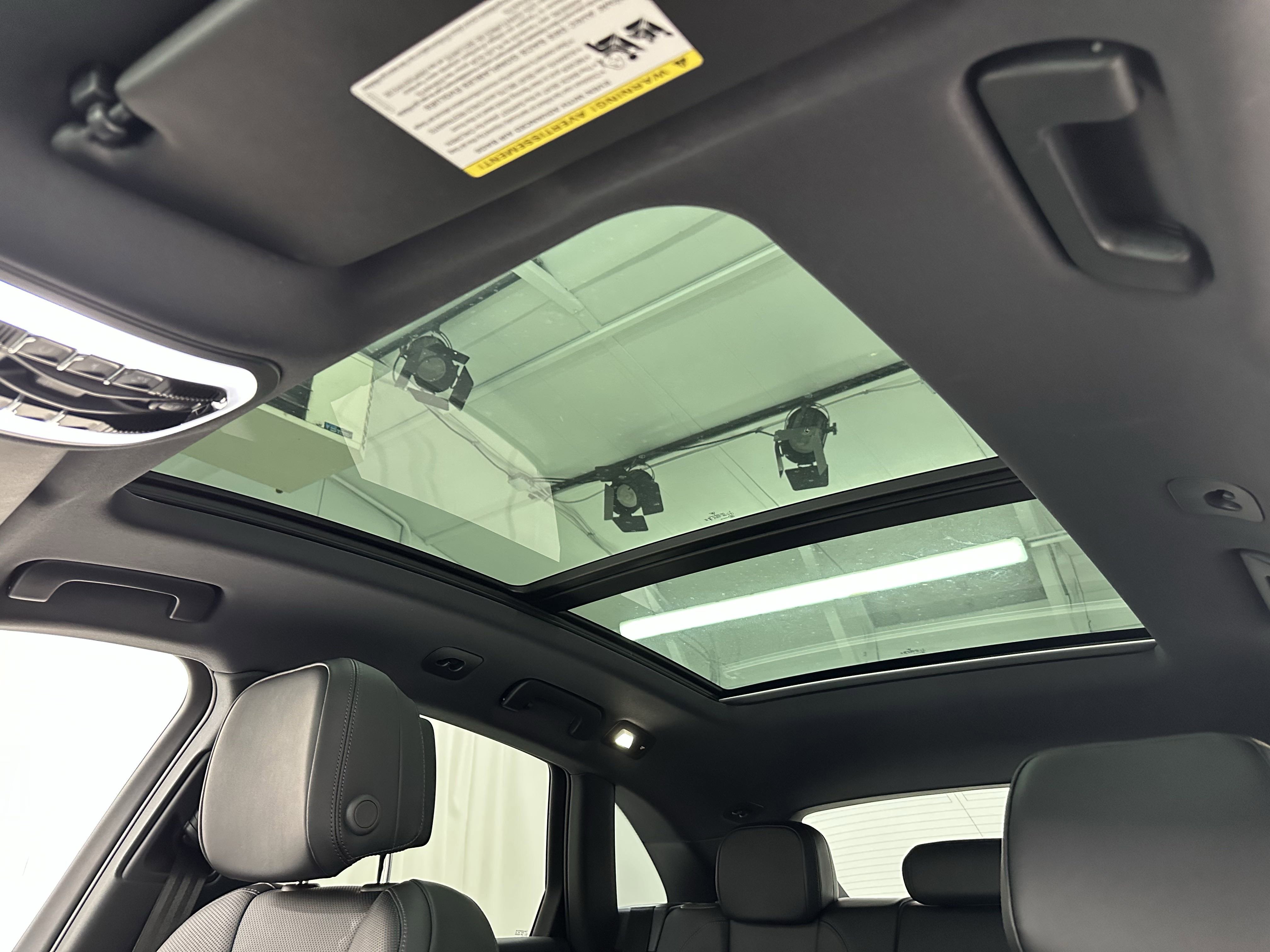 Certified 2025 Porsche Macan image 33