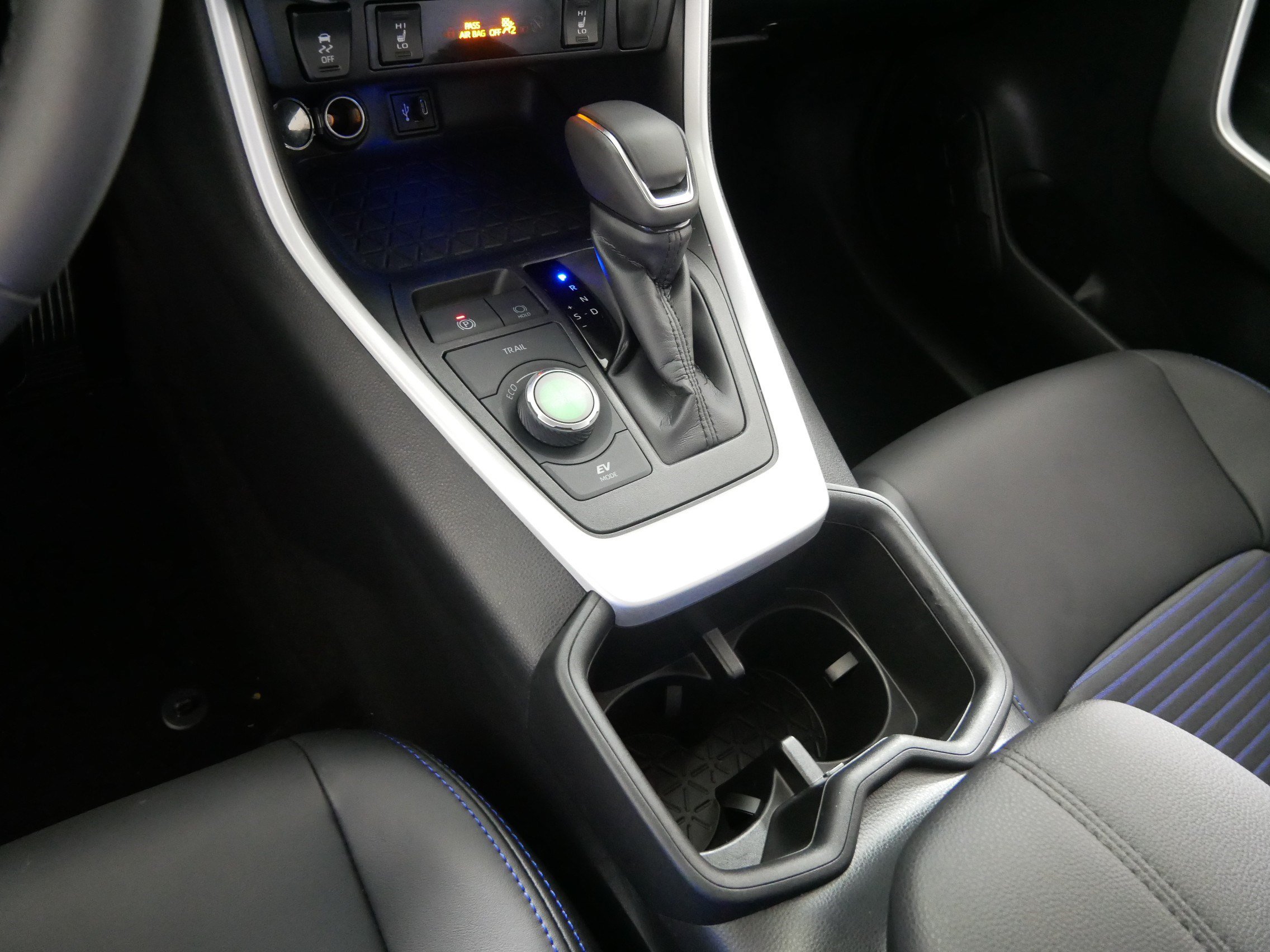 Used 2025 Toyota RAV4 XSE w/ Weather Package AWD/4WD image 24