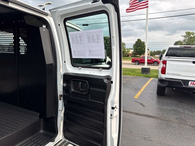 Used 2025 GMC Savana 2500 w/ Driver Convenience Package RWD image 25