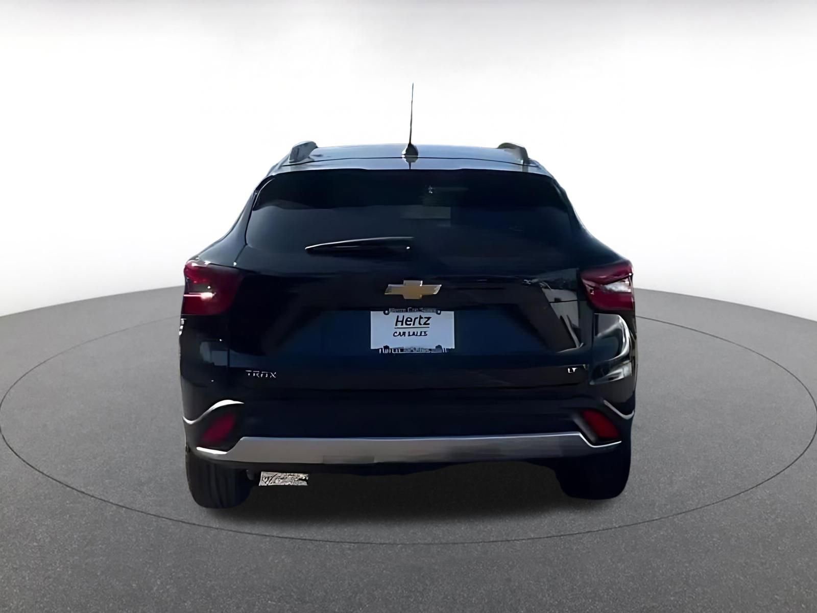 Used 2025 Chevrolet Trax LT FWD image 12