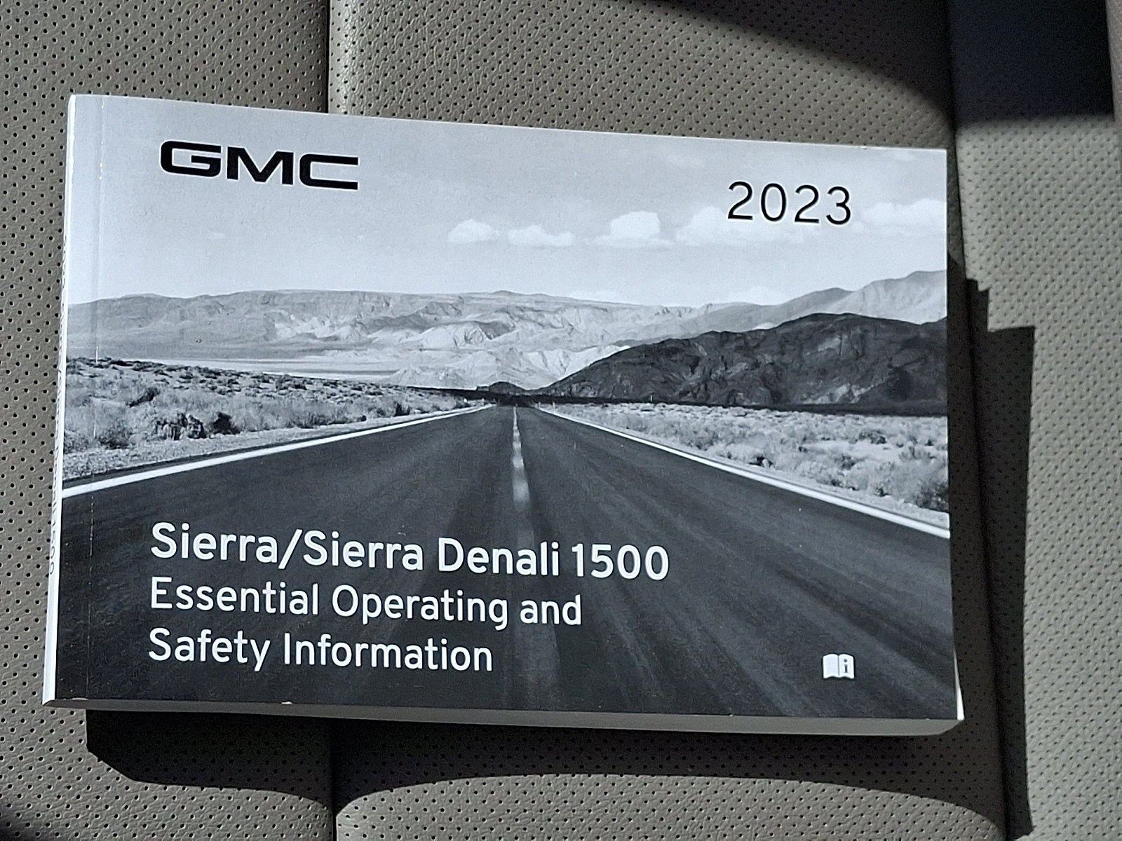 Used 2023 GMC Sierra 1500 SLT w/ SLT Premium Package AWD/4WD image 29