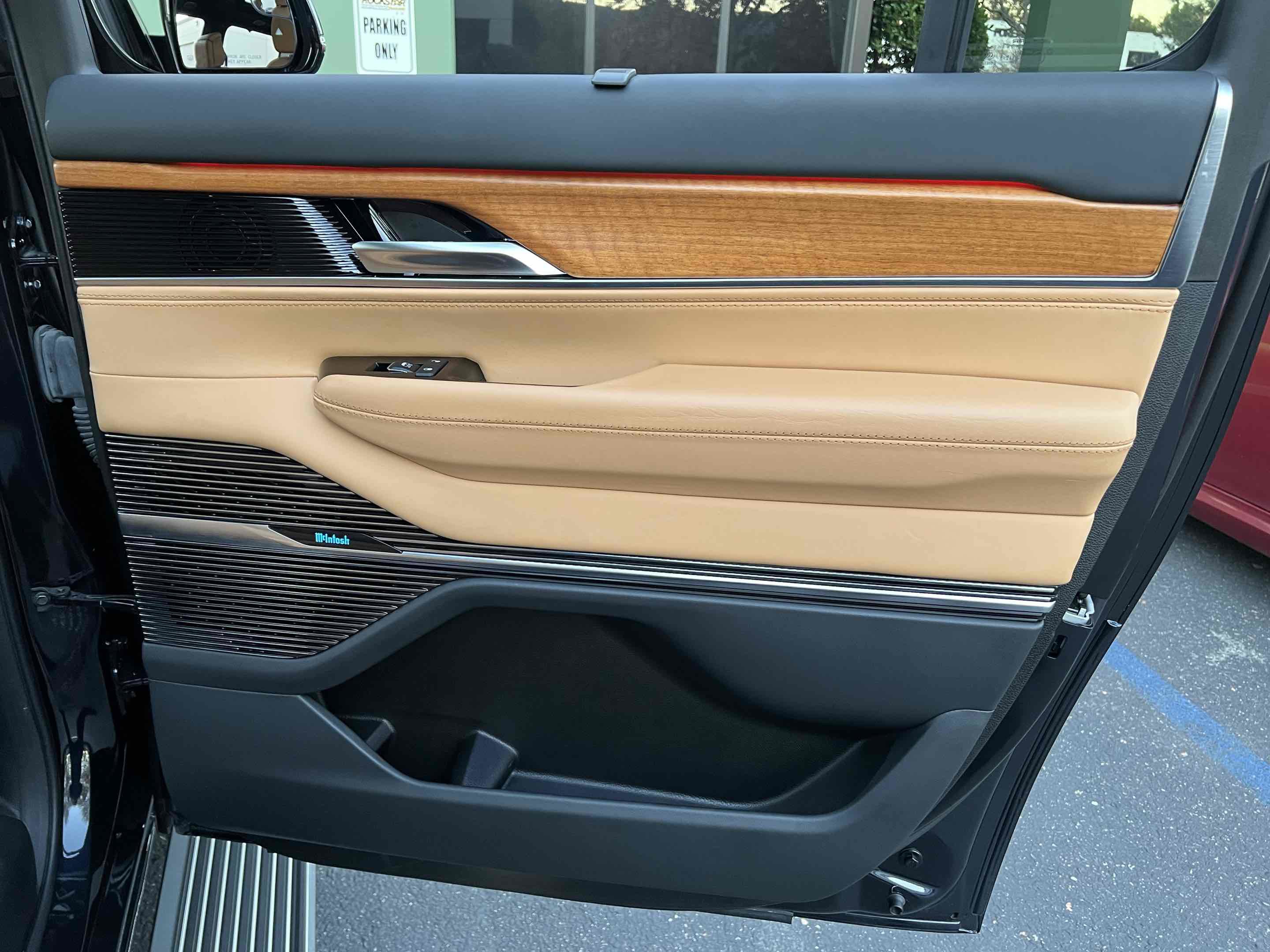 Used 2023 Jeep Grand Wagoneer L Series III image 93