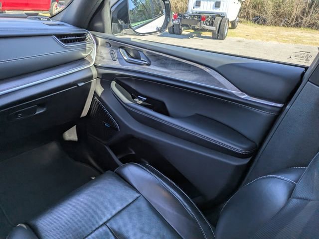 Used 2022 Jeep Grand Cherokee Overland w/ Luxury Tech Group IV image 20