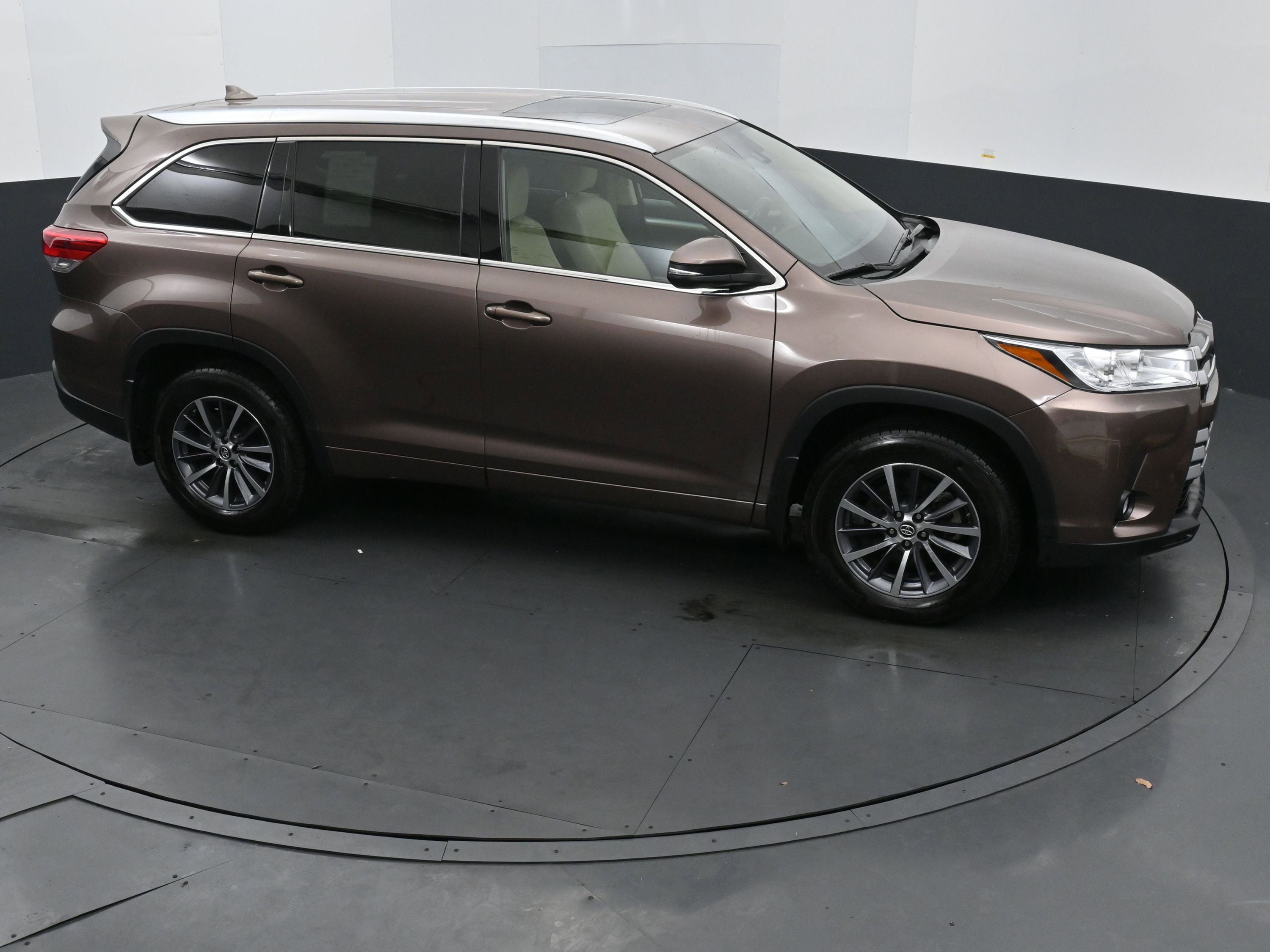 Used 2018 Toyota Highlander XLE image 33