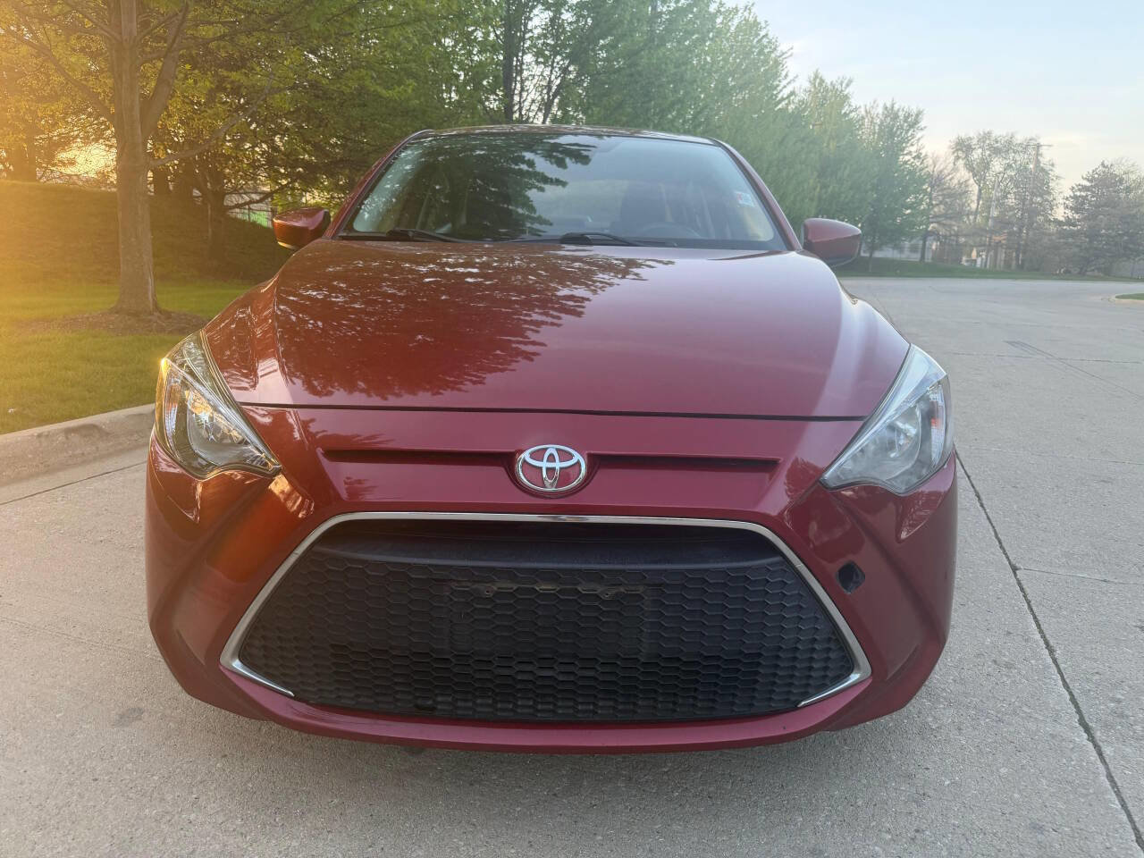 Used 2019 Toyota Yaris L FWD image 2