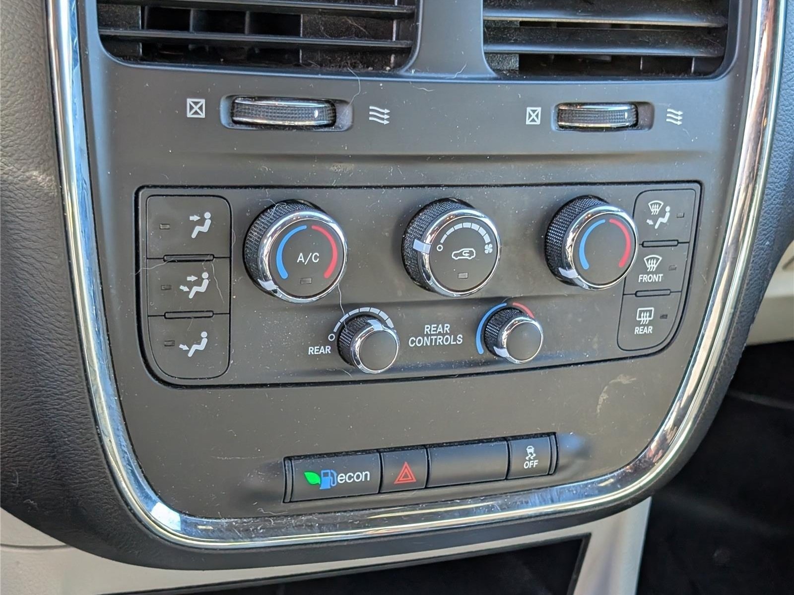 Used 2020 Dodge Grand Caravan SXT FWD image 25