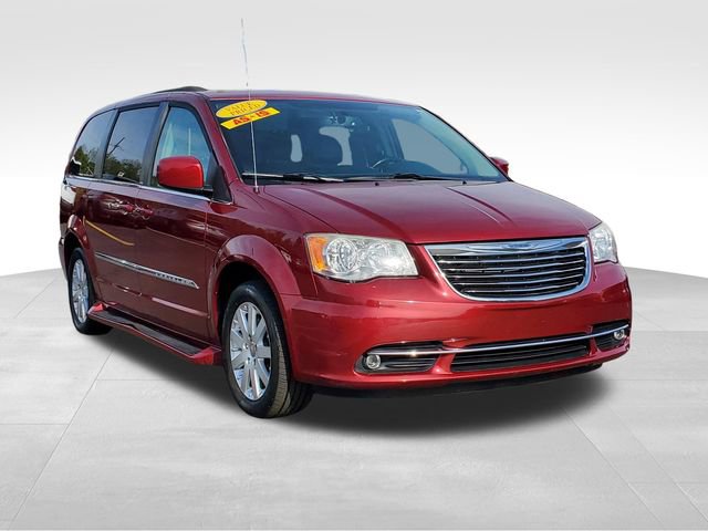 Used 2013 Chrysler Town & Country Touring FWD image 7