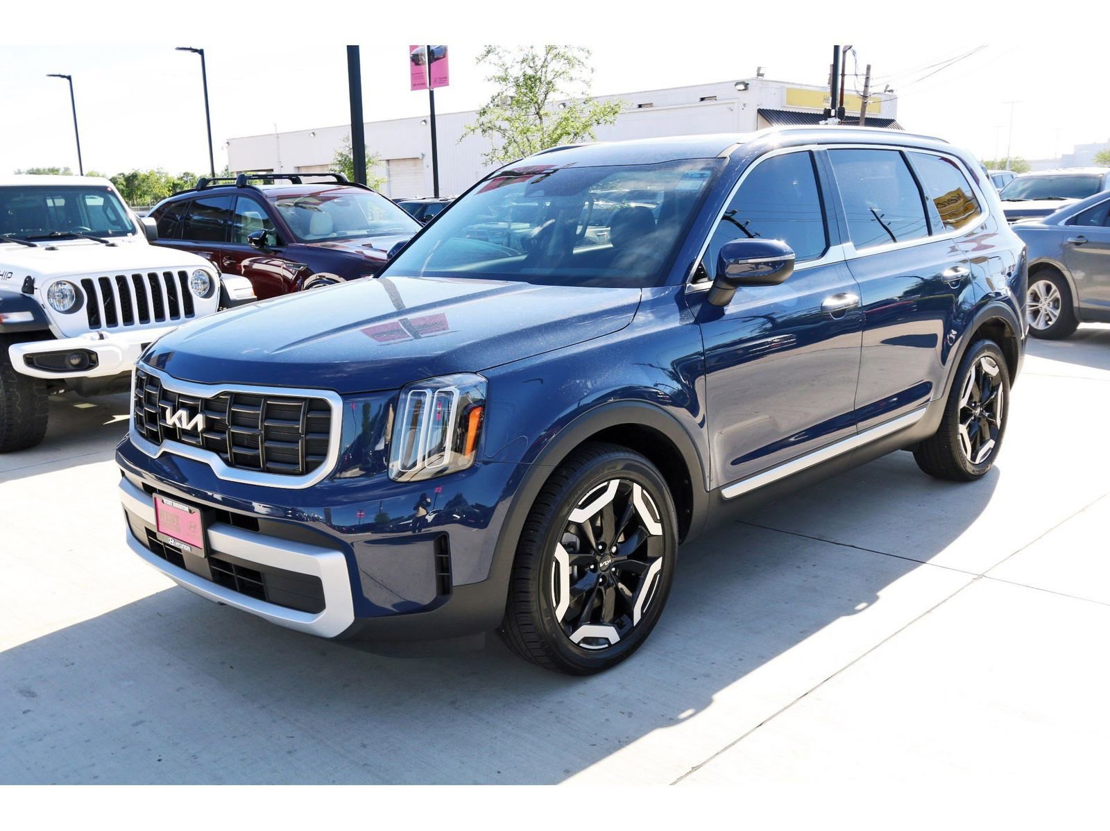 Used 2024 Kia Telluride S w/ S Sunroof Package image 3