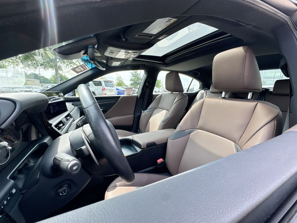 Used 2025 Lexus ES 300h w/ Premium Package FWD image 11