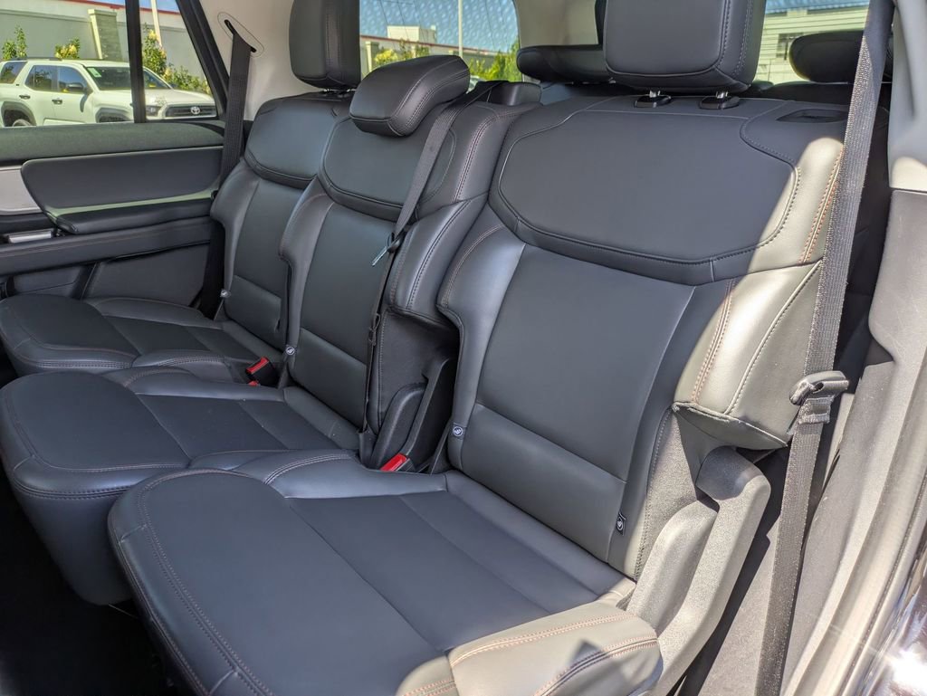 Used 2025 Ford Expedition Active AWD/4WD image 27