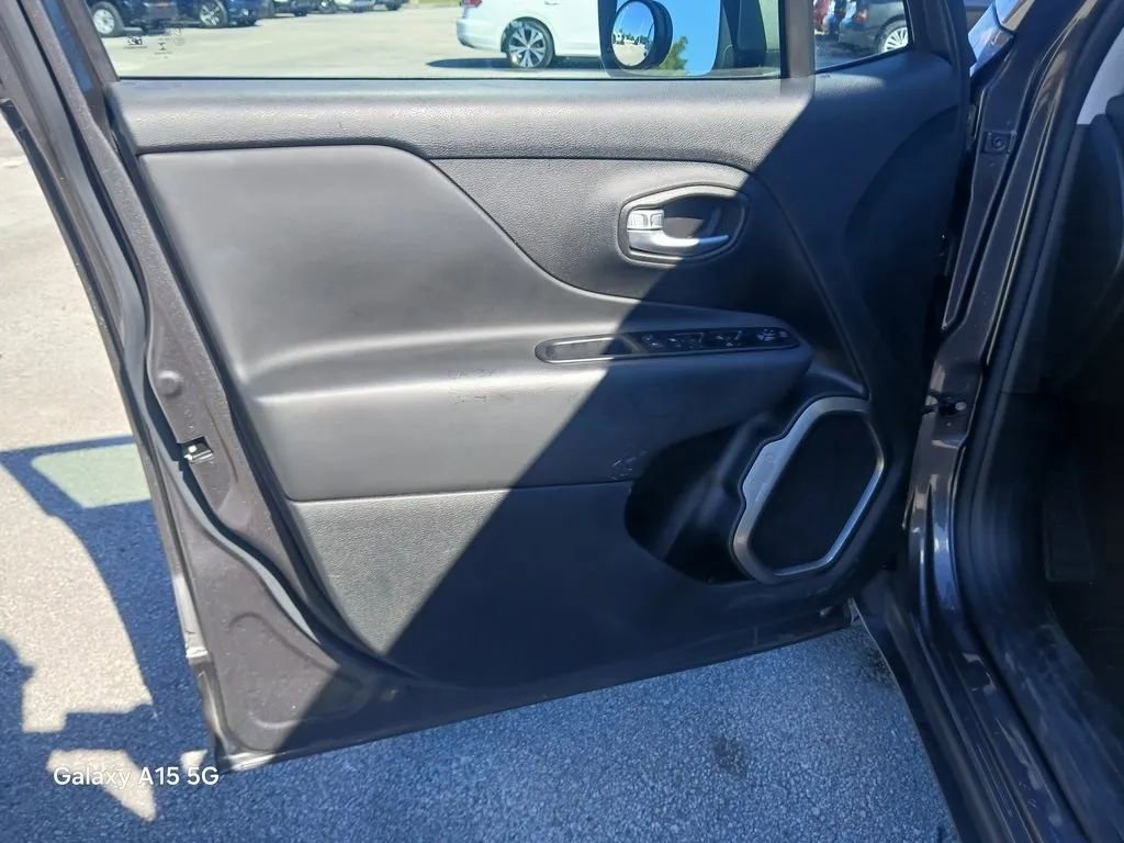 Used 2020 Jeep Renegade Limited w/ LED Lighting Group image 9