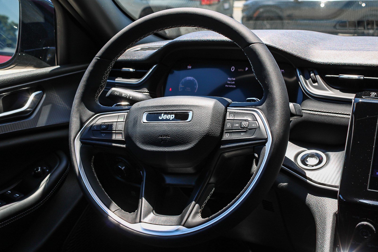 Used 2025 Jeep Grand Cherokee Altitude RWD image 18