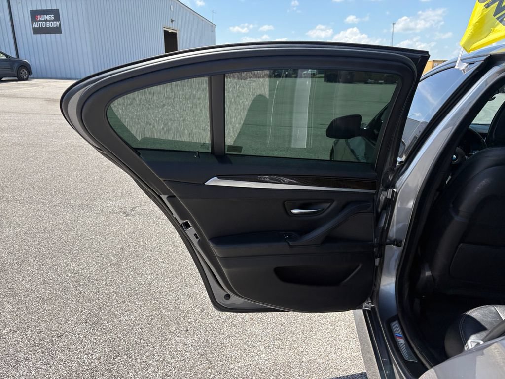 Used 2014 BMW 550i xDrive Sedan AWD/4WD image 31
