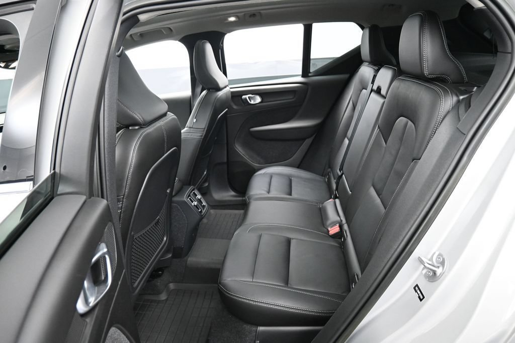 Used 2023 Volvo XC40 B5 Plus w/ Driver Assist Package AWD/4WD image 25