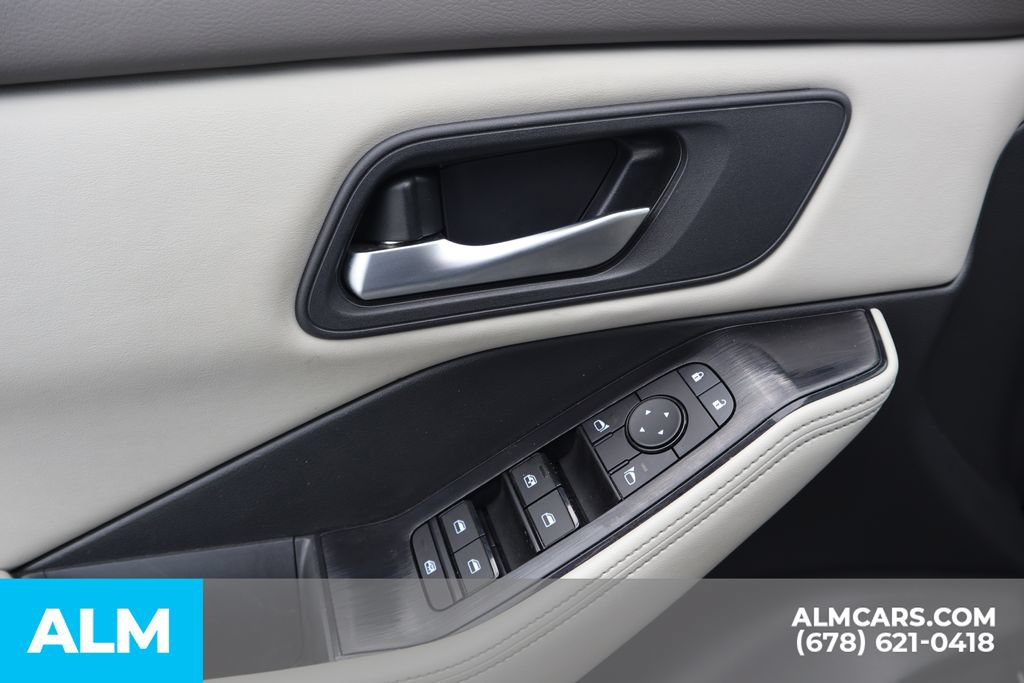 Used 2025 Nissan Rogue SV FWD image 15