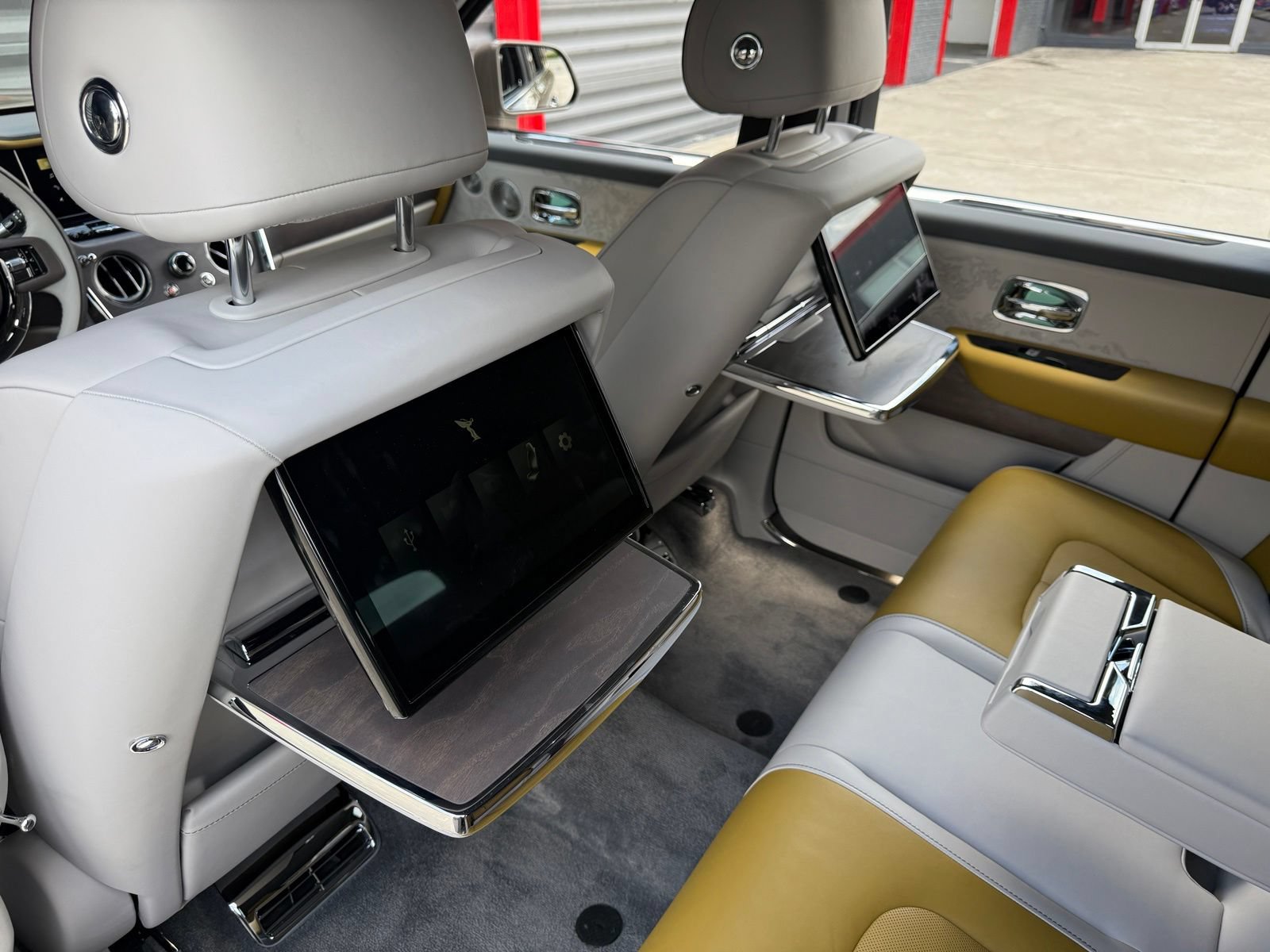 Used 2025 Rolls-Royce Cullinan AWD/4WD image 43
