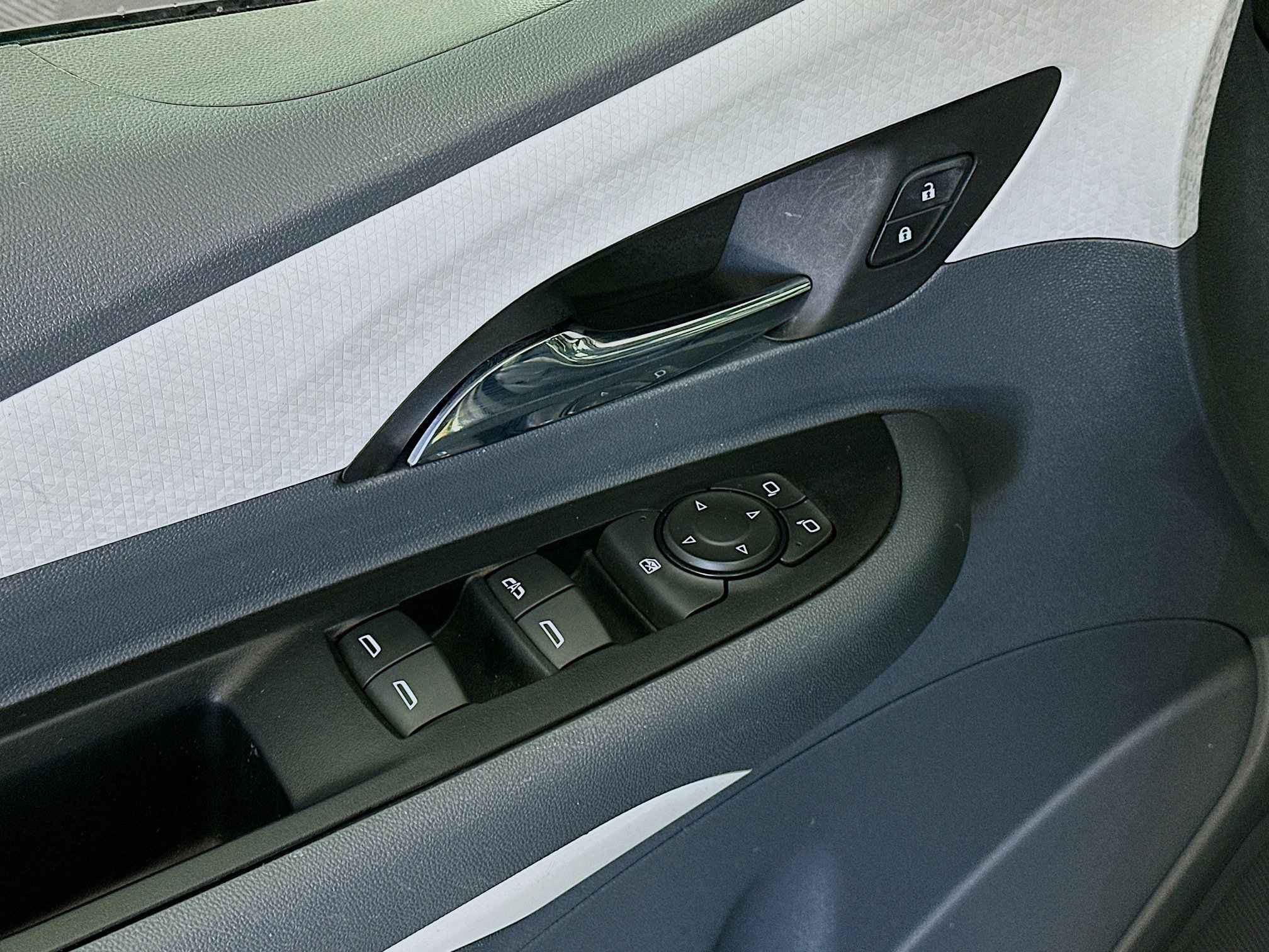 Used 2017 Chevrolet Bolt LT image 15