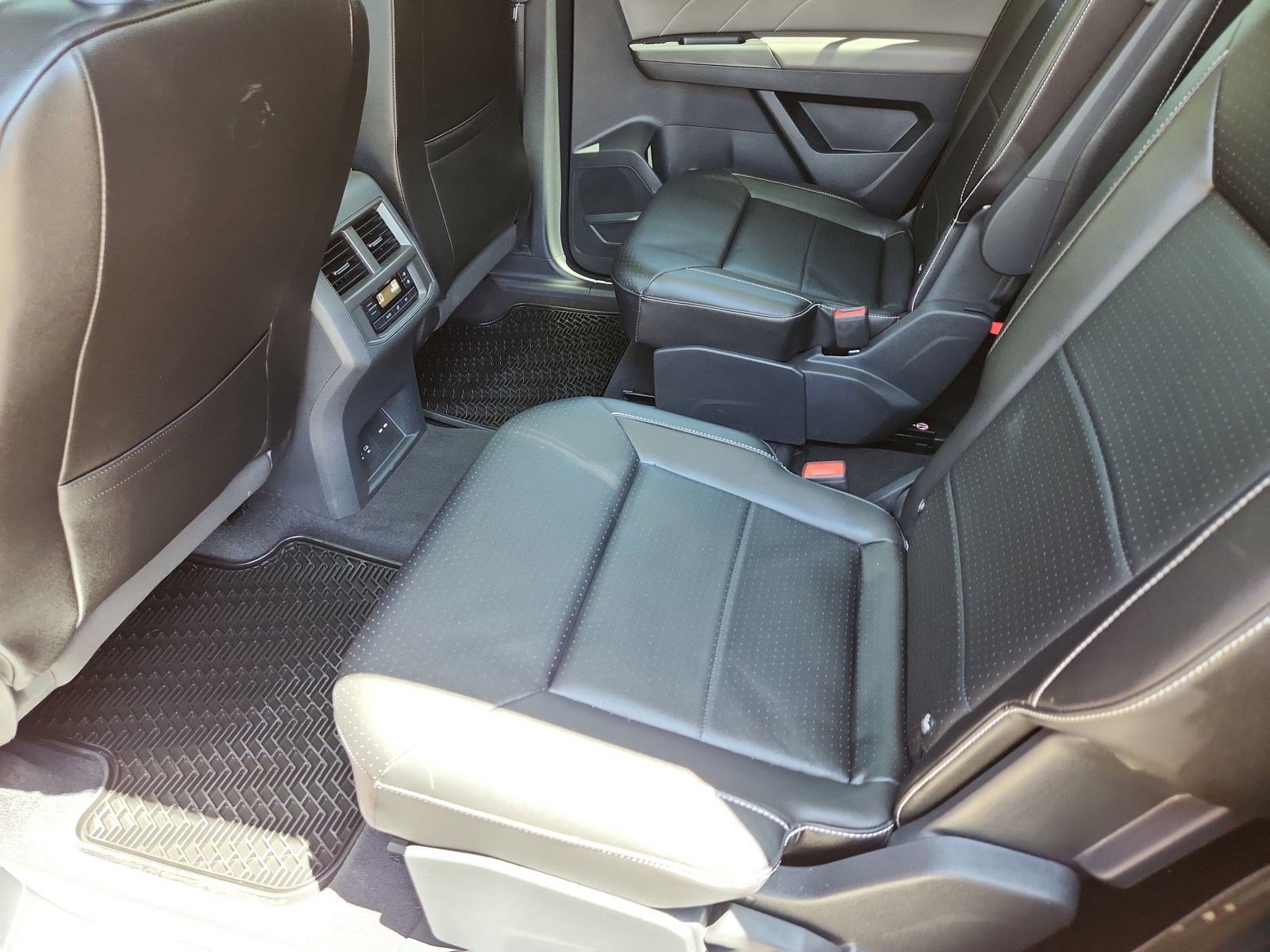 Used 2023 Volkswagen Atlas SE w/ Panoramic Sunroof Package AWD/4WD image 12