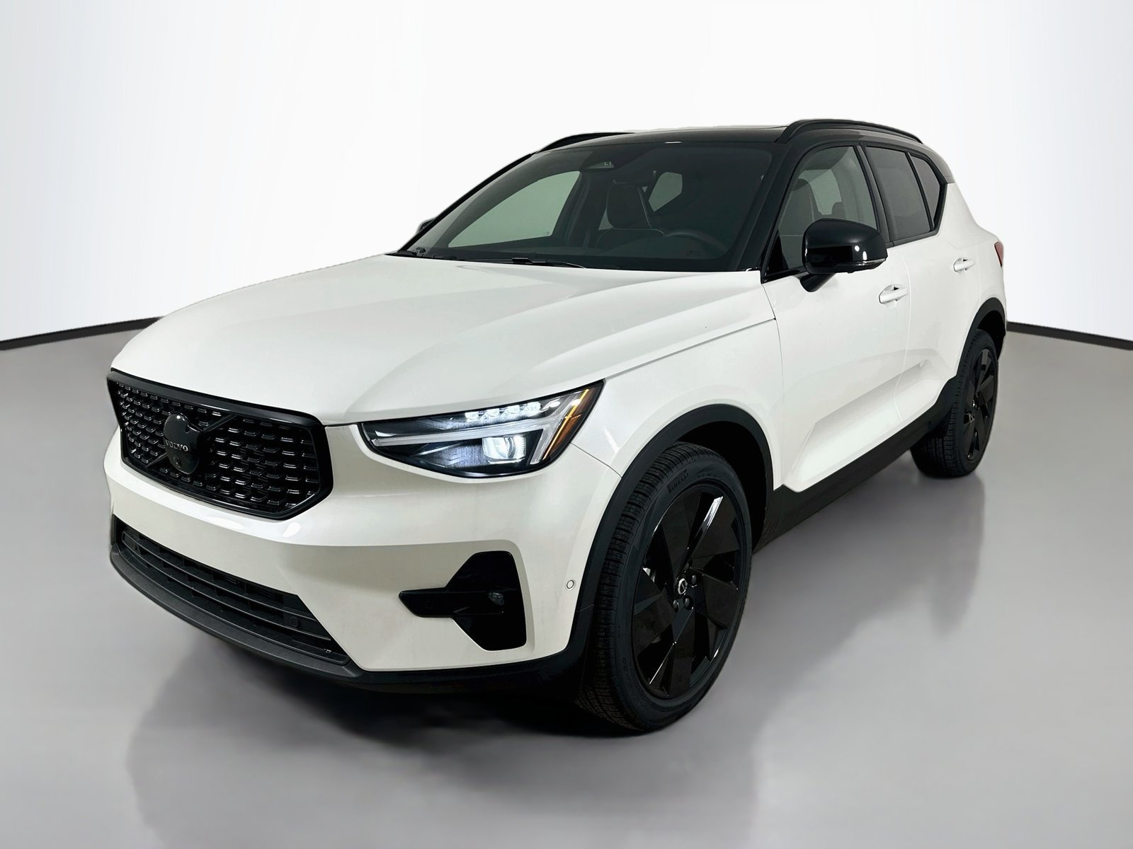 New 2026 Volvo XC40 B5 Ultra w/ Protection Package Premier