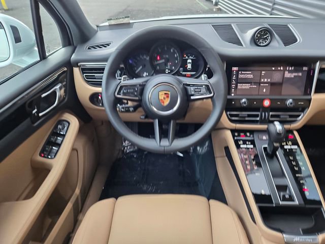 Used 2026 Porsche Macan image 14
