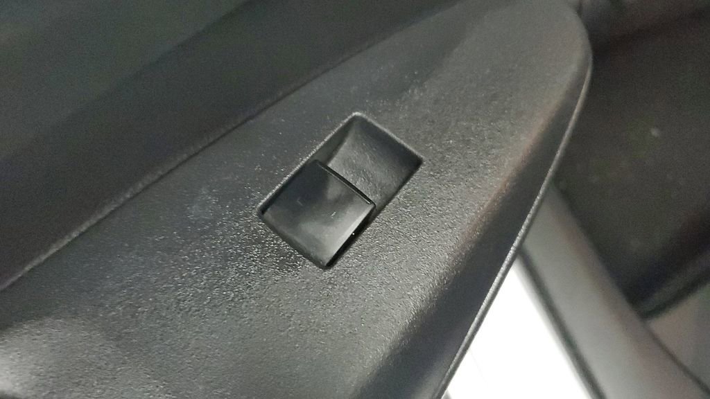 Used 2020 Toyota Corolla SE w/ Carpet Mat Package (TMS) image 17