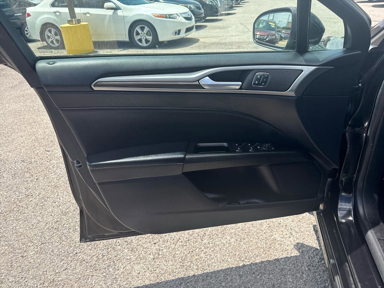 Used 2019 Ford Fusion SEL FWD image 11