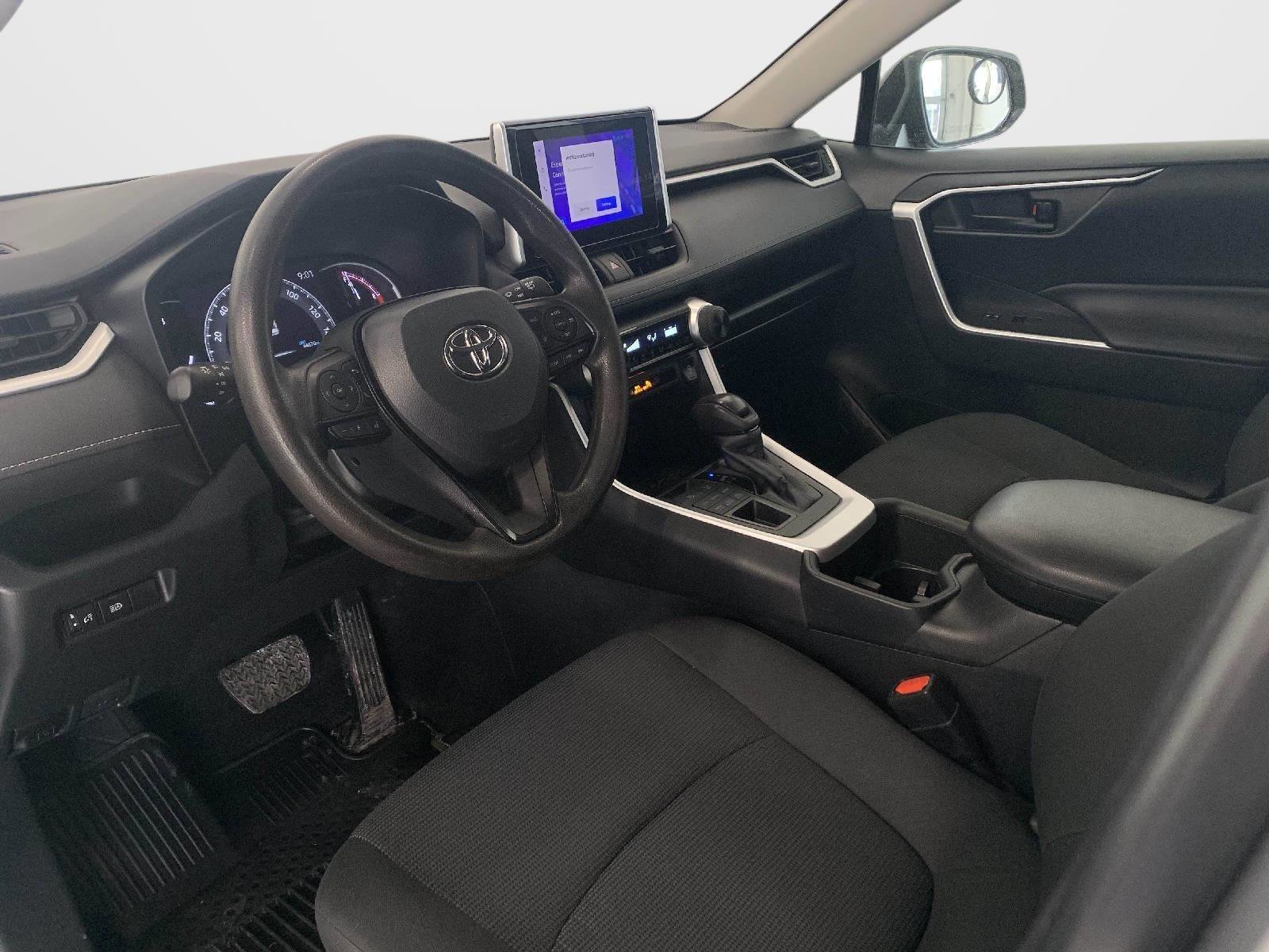 Used 2023 Toyota RAV4 LE image 31