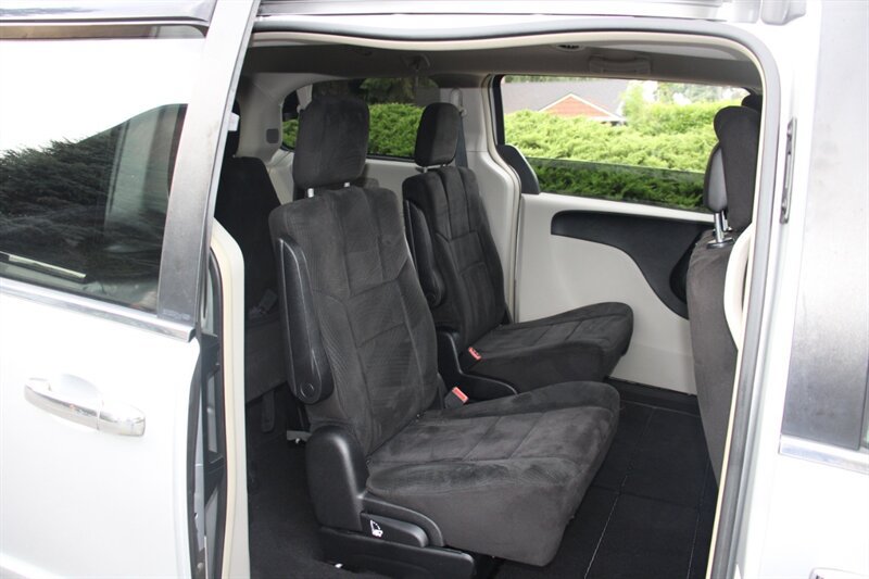 Used 2012 Dodge Grand Caravan Crew FWD image 6