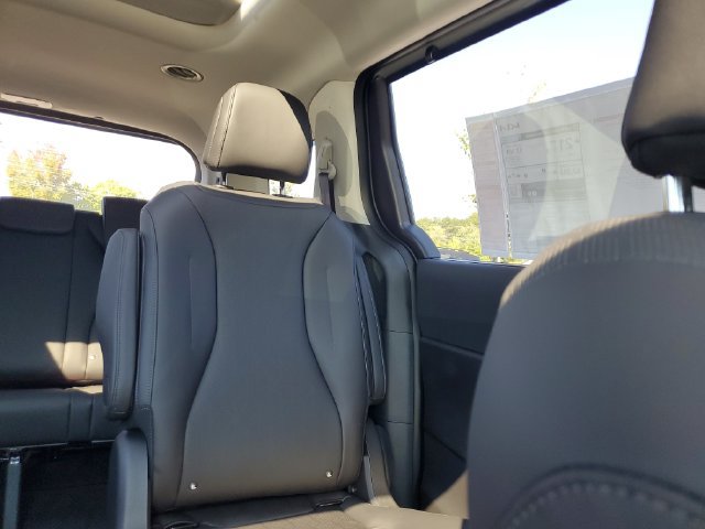 New 2027 Kia Carnival SX w/ Dark Edition Package FWD image 12
