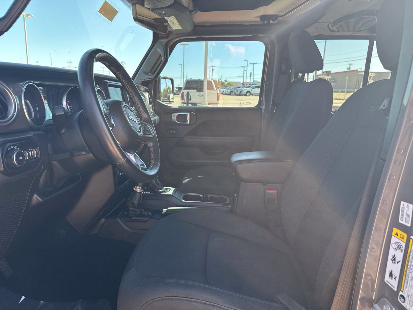 Used 2018 Jeep Wrangler Unlimited Sahara AWD/4WD image 10