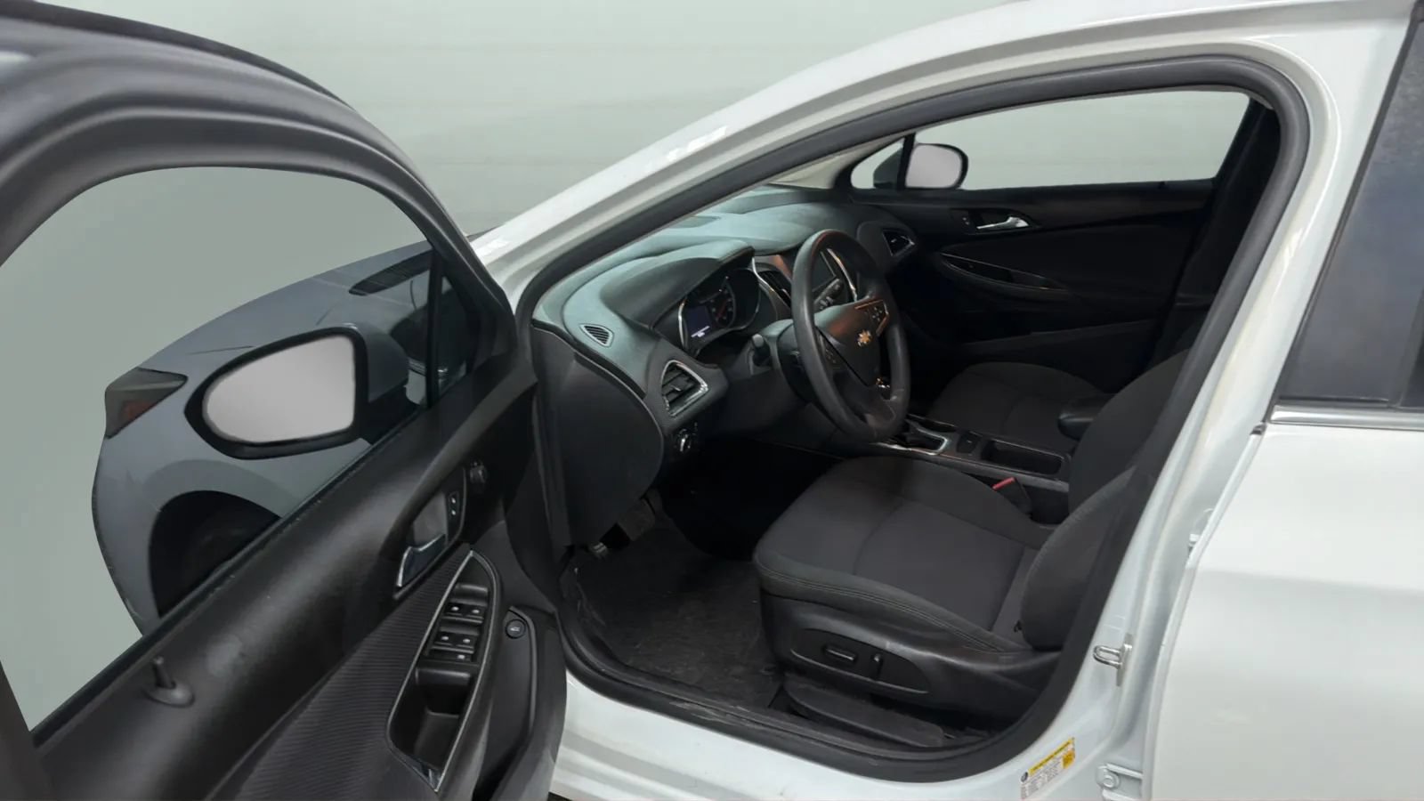 Used 2017 Chevrolet Cruze LT w/ Convenience Package FWD image 21