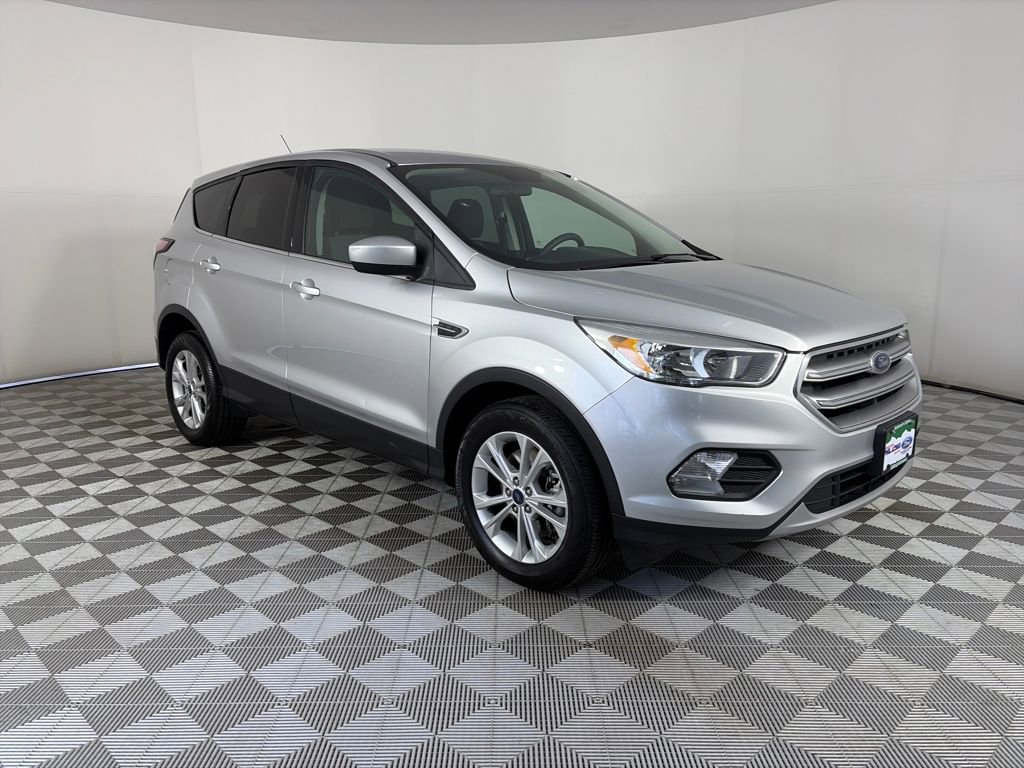 Used 2017 Ford Escape SE image 1