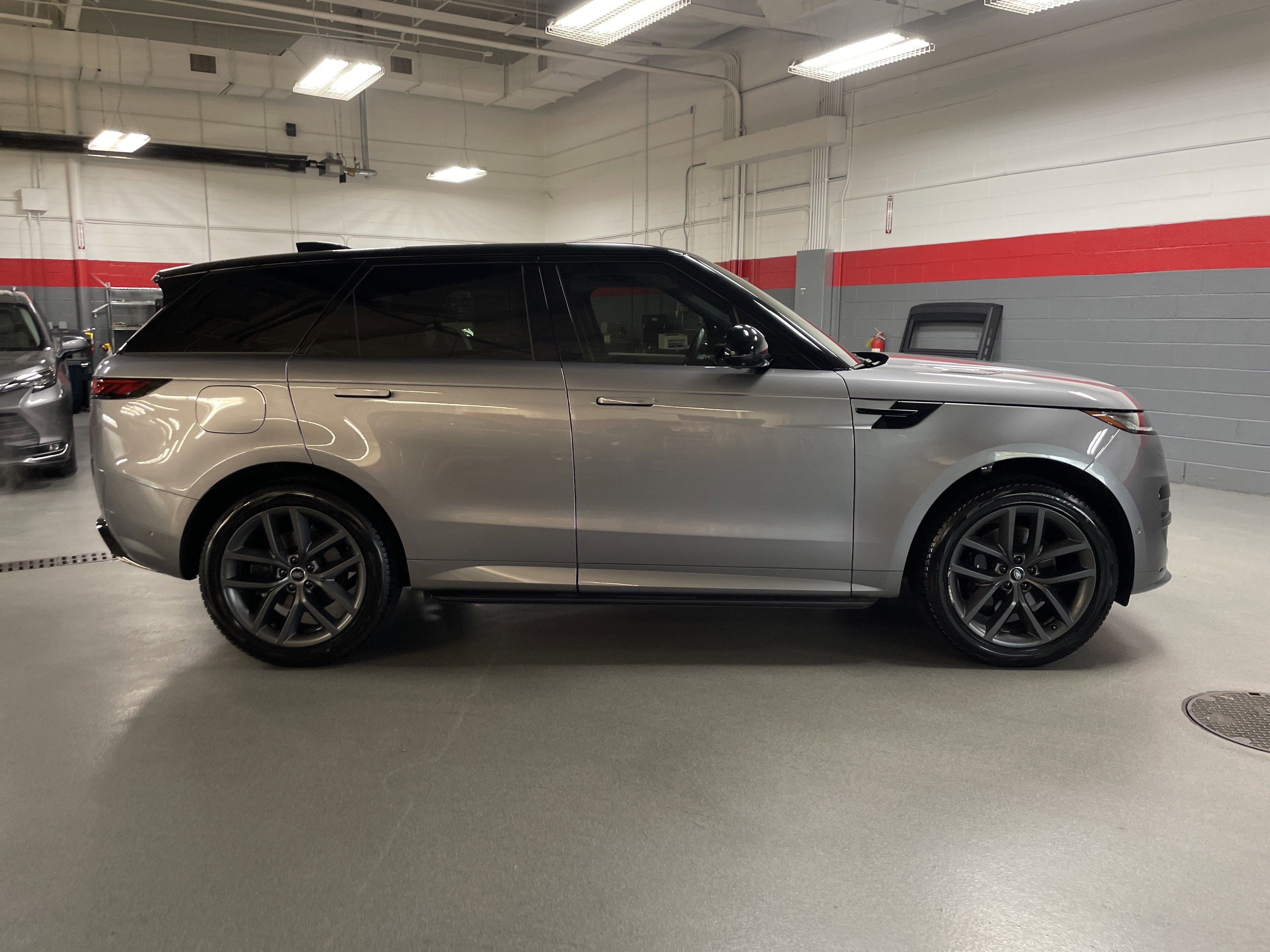 Used 2024 Land Rover Range Rover Sport Dynamic SE image 11