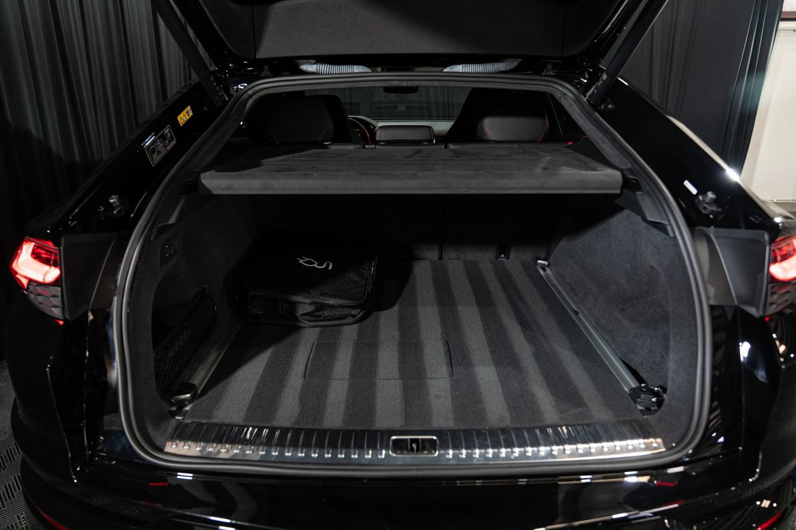 Used 2025 Lamborghini Urus SE AWD/4WD image 30